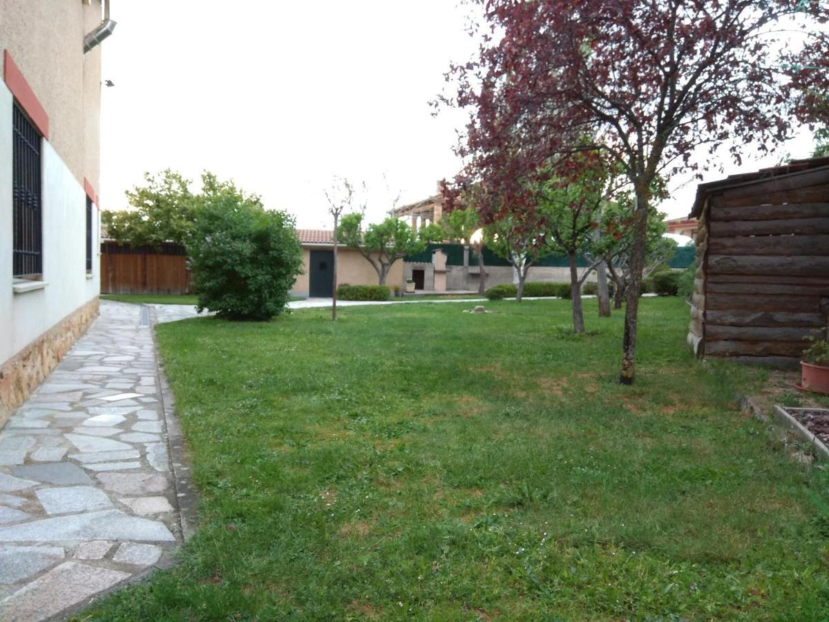 Casa Rural Las Tuyas En Segovia Palazuelos de Eresma Dış mekan fotoğraf